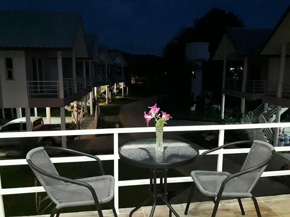 Lop Buri Baan Suan Geb Tawan酒店 外观 照片